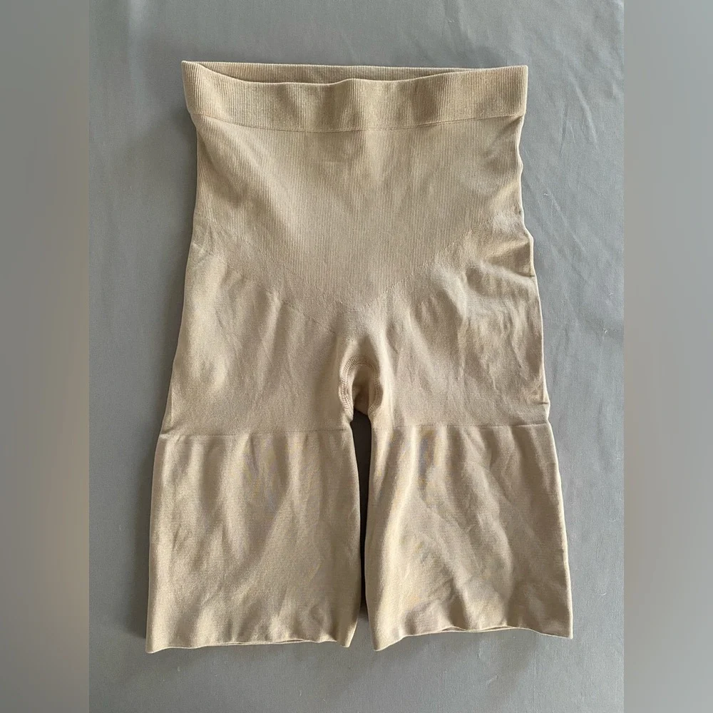 Clean, Barely Worn Jones‎ NY Spanx Shapewear Small (4-6)